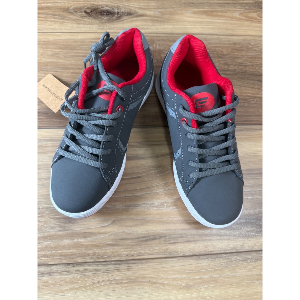 Youth Founders Club Boys Spikeless Street Golf Shoe Grey/Red Tour Model  NWT 4